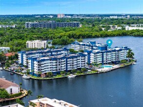 16558 NE 26th Ave in North Miami Beach, FL - Building Photo - Building Photo