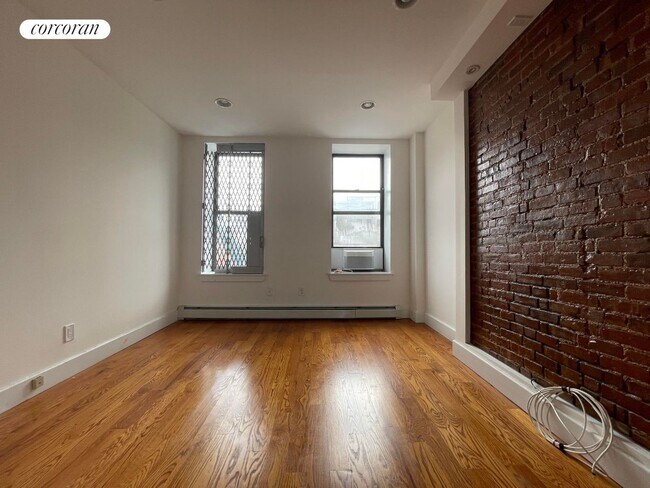 309 W 121st St in New York, NY - Building Photo - Building Photo