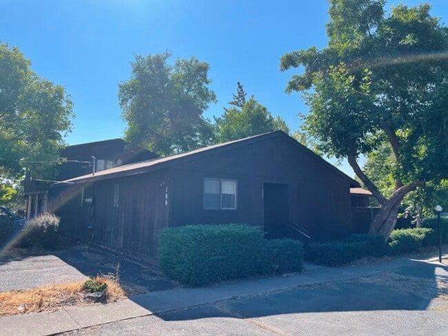 106 S Williams Ave
