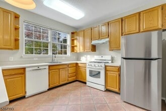 17 Wildflower Ln in Morristown, NJ - Building Photo - Building Photo