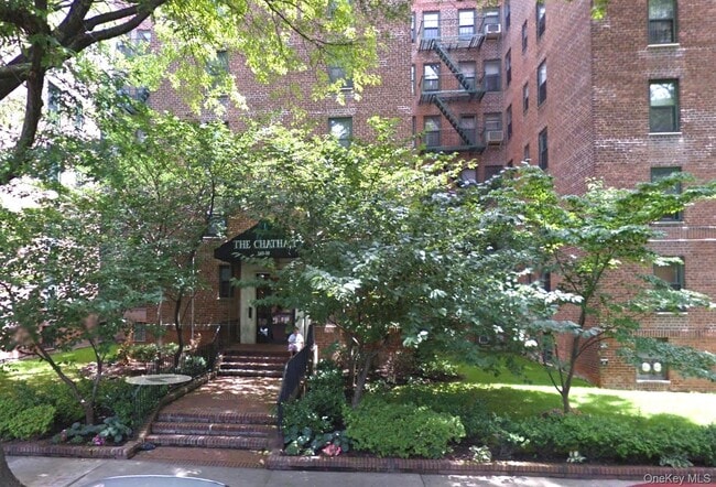 140-18 Burden Crescent in Queens, NY - Building Photo - Building Photo