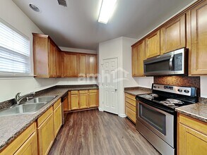 5116 Abercromby St in Charlotte, NC - Foto de edificio - Building Photo