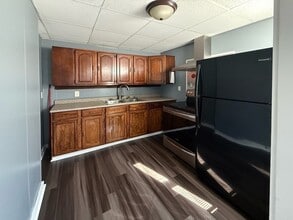 107 Danforth St in Fall River, MA - Foto de edificio - Building Photo