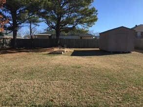 1296 N Fieldstone Ave in Fayetteville, AR - Building Photo - Building Photo