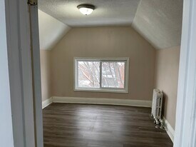 45 Ontario Av in Hamilton, ON - Building Photo