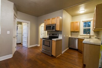 9421 N Calhoun Ave in Portland, OR - Building Photo - Building Photo
