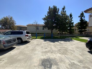 255 Bloomington Ave, Unit B in Rialto, CA - Foto de edificio - Building Photo