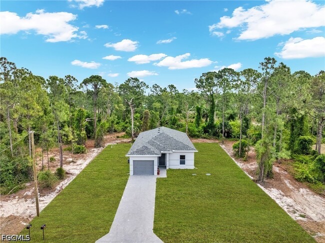 715 Bering Ave S in Lehigh Acres, FL - Building Photo - Building Photo