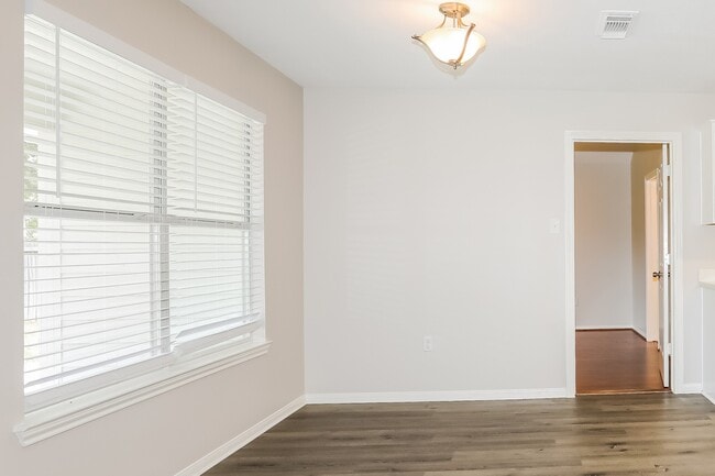 property at 7122 Woodland Oaks