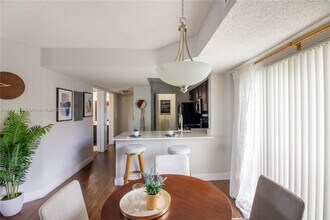 17200 NW 64th Ave in Hialeah, FL - Building Photo - Building Photo