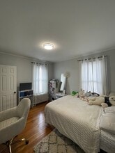 451 New Park Ave, Unit Fl 1 in West Hartford, CT - Foto de edificio - Building Photo