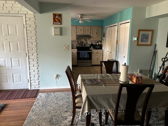 236 Springmeadow Dr, Unit H in Holbrook, NY - Building Photo - Building Photo