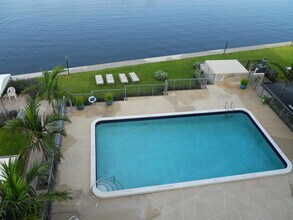 2220 S Ocean Blvd in Delray Beach, FL - Building Photo - Building Photo
