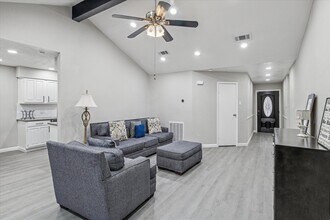 4934 Deerwood Cir in Baytown, TX - Building Photo - Building Photo