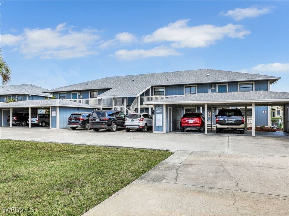 4817 SW 8th Pl in Cape Coral, FL - Building Photo