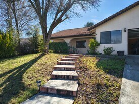 1475 Godell St in Templeton, CA - Building Photo