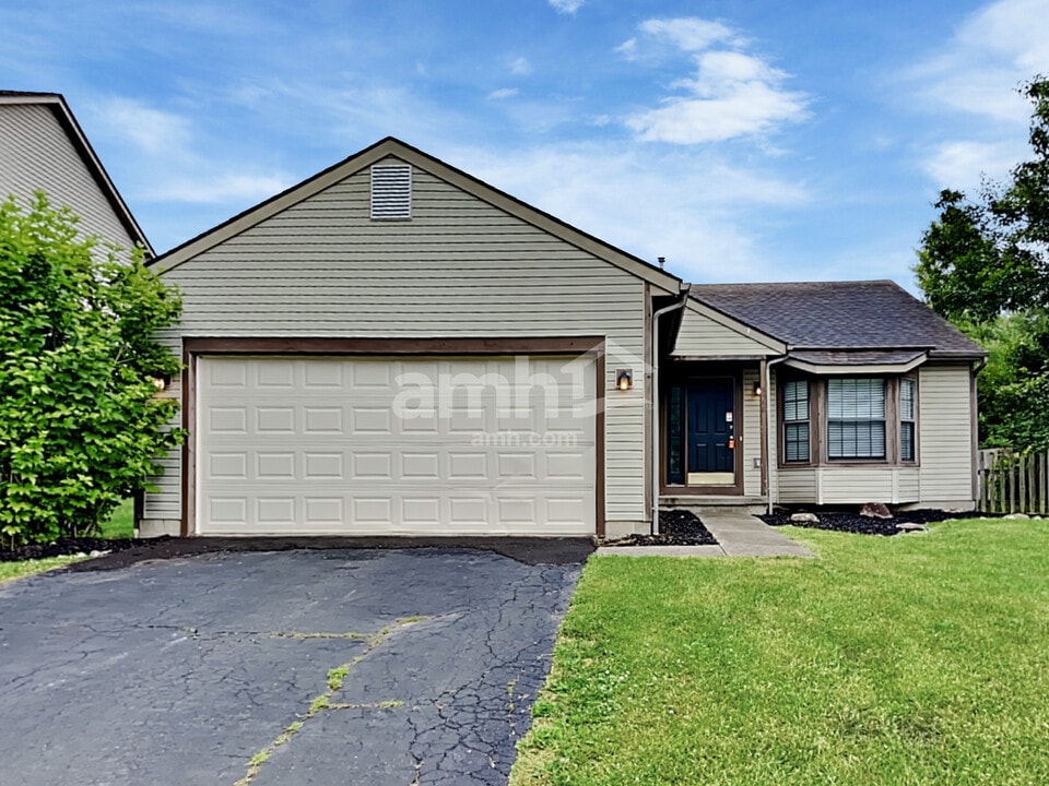 6948 Kinston Dr in Canal Winchester, OH - Building Photo