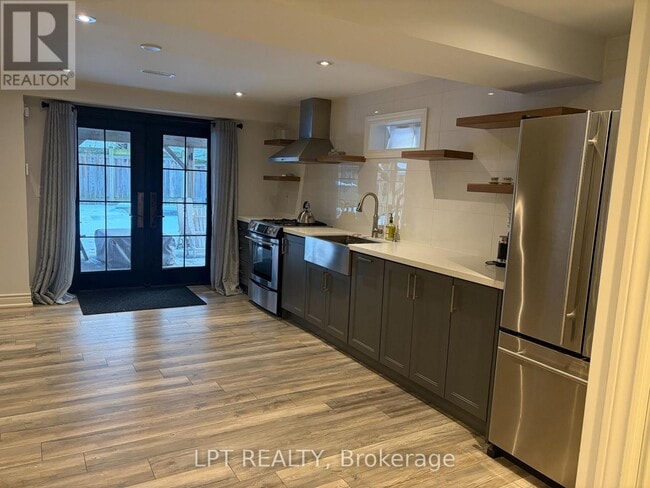 property at 10 Kinloch Ct