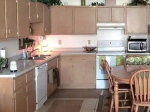 Crystal Creek Apartments in Kronenwetter, WI - Building Photo - Building Photo