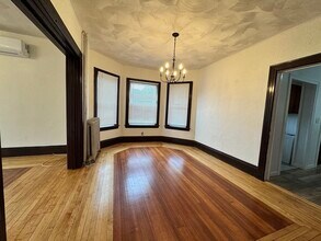 341 Belmont St in Fall River, MA - Foto de edificio - Building Photo