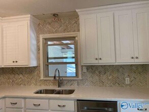 2002 Chambers Dr NE in Huntsville, AL - Building Photo - Building Photo