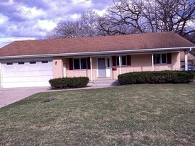 155 Seymour Ave in Grayslake, IL - Building Photo
