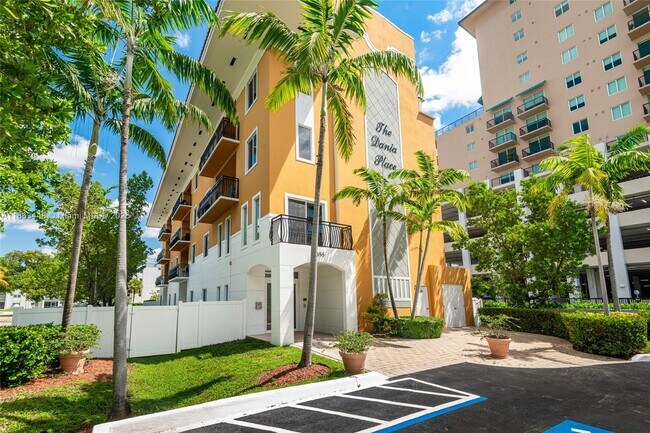 555 E Dania Beach Blvd in Dania Beach, FL - Building Photo - Building Photo