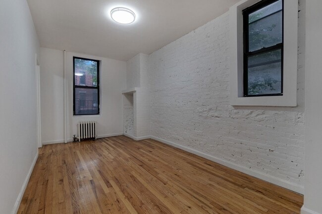 334 W 47th St in New York, NY - Building Photo - Building Photo