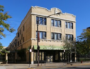 Maple Court in Chicago, IL - Foto de edificio - Building Photo