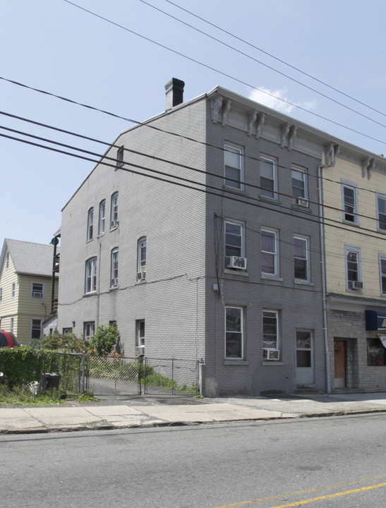 454-456 E Jersey St in Elizabeth, NJ - Building Photo