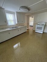 10 Maple St in Waterville, ME - Building Photo