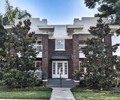 2111 W Southview Ave in Tampa, FL - Building Photo