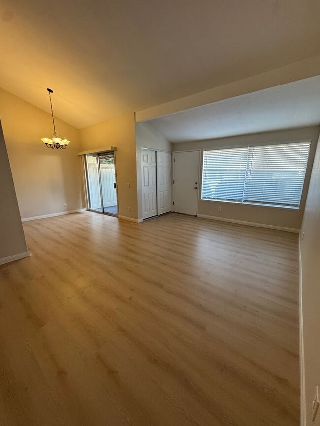 1394 Ramona Dr in Thousand Oaks, CA - Building Photo - Building Photo