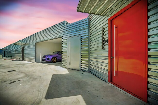 990 Alta Vista Rd in Simi Valley, CA - Foto de edificio - Building Photo