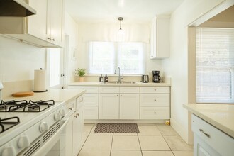 45 N Meridith Ave in Pasadena, CA - Building Photo - Building Photo