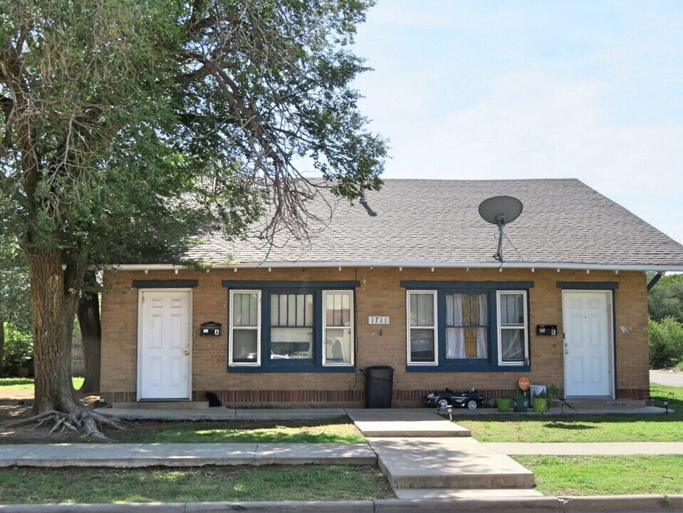 1711 14th St in Lubbock, TX - Building Photo