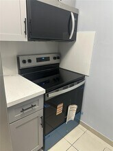 14155 W Dixie Hwy in North Miami, FL - Building Photo - Building Photo