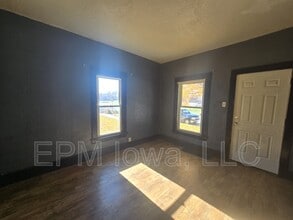 206 Clay St in Waterloo, IA - Building Photo - Building Photo