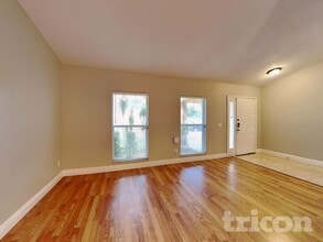 6517 Seafairer Dr in Tampa, FL - Foto de edificio - Building Photo