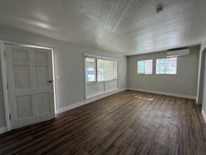 924 W Chestnut Ave in Santa Ana, CA - Building Photo - Building Photo