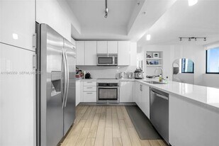 999 SW 1st Ave, Unit 2214 in Miami, FL - Building Photo