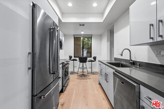 2102 Century Park Ln in Los Angeles, CA - Building Photo - Building Photo