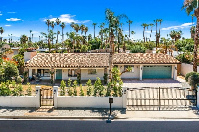 620 S Camino Real in Palm Springs, CA - Building Photo - Building Photo
