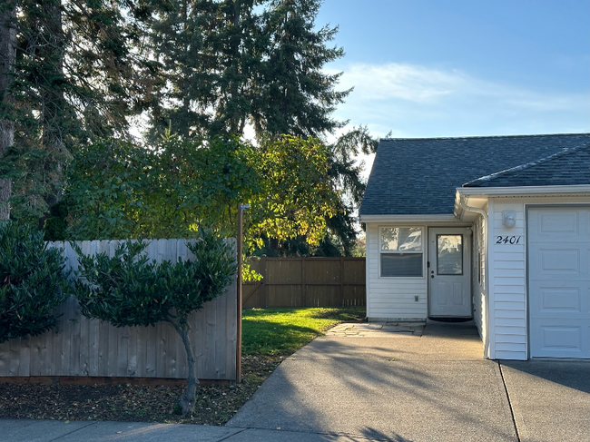 2401 Claudia Ct in Bellingham, WA - Building Photo - Building Photo