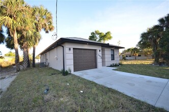 2005 Carver Ave in Ft. Myers, FL - Building Photo - Building Photo