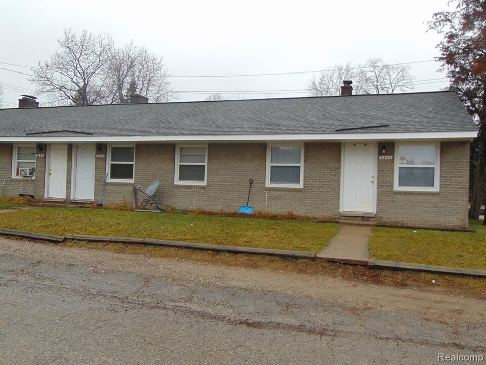 3459 Duffield St in White Lake, MI - Building Photo