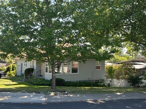 821 NW 8th St in Pendleton, OR - Building Photo - Building Photo