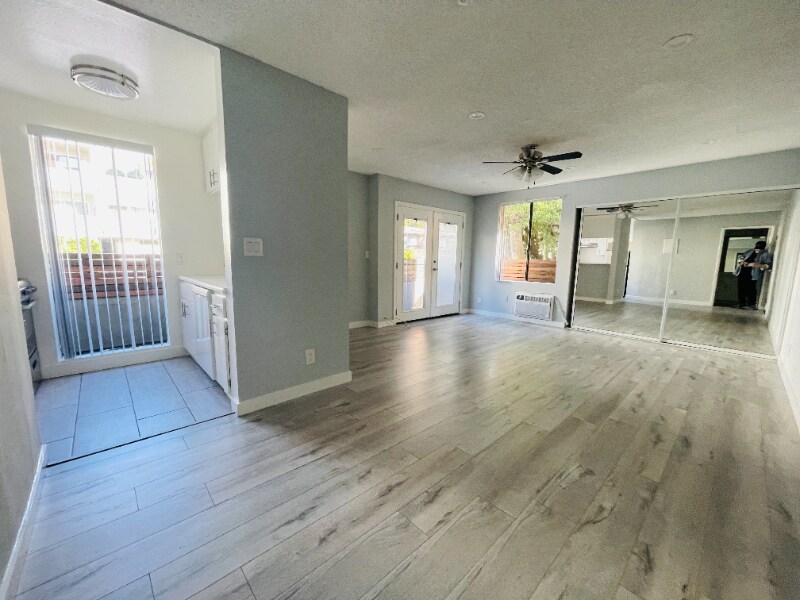7044 Hawthorn Ave, Unit 115 in Los Angeles, CA - Building Photo