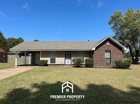 6200 Somerset Cove in Horn Lake, MS - Building Photo