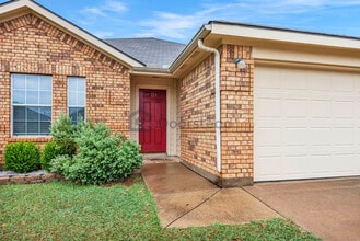 523 Elk Run Dr in Fort Worth, TX - Foto de edificio - Building Photo